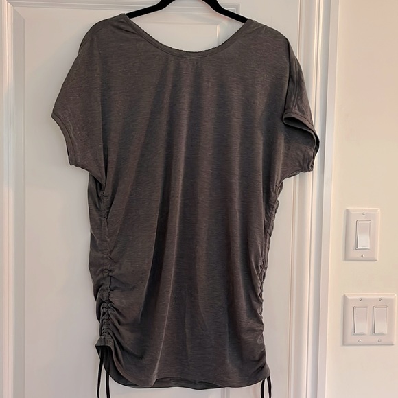 Lululemon grey tunic with cute ties to shorten one side or the other or both - Picture 1 of 3